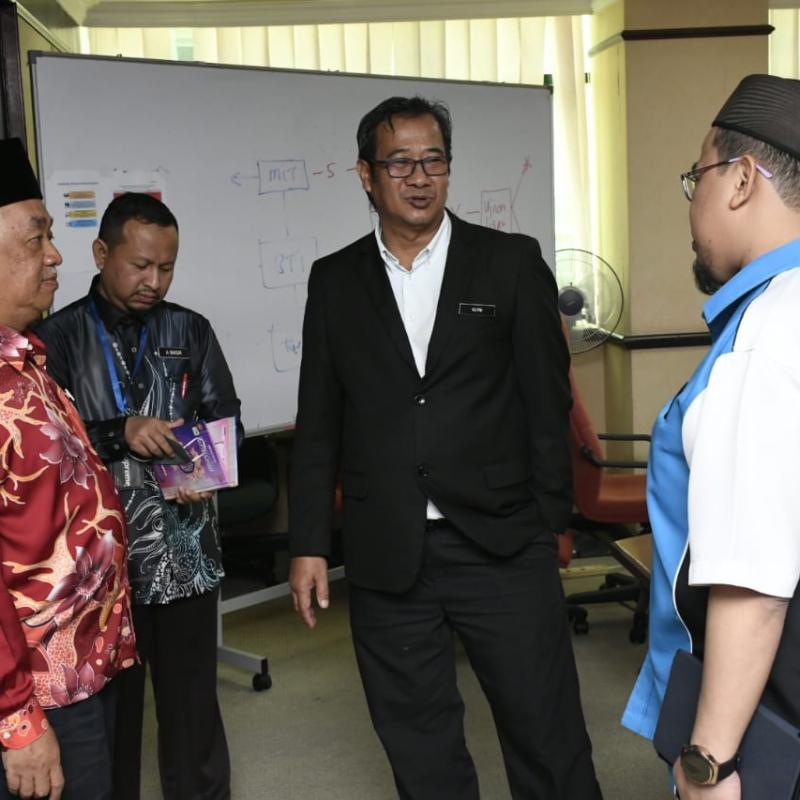1bpi_x_thumb Penyerahan Quran Wakaf kepada warga kerja BPI JAIS - Ustaz Hakim Official
